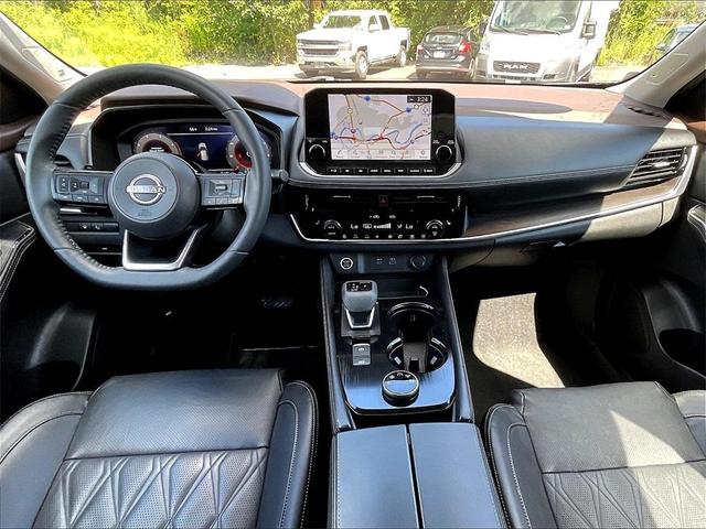 Photo of 2022 Gray / Black Nissan Rogue