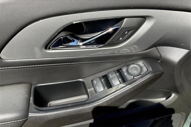 Photo of 2022 Green Chevrolet Traverse