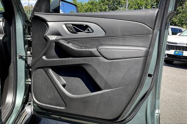 Photo of 2022 Green Chevrolet Traverse