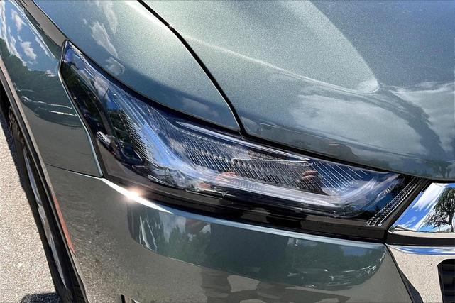 Photo of 2022 Green Chevrolet Traverse