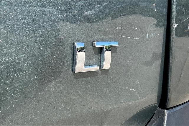 Photo of 2022 Green Chevrolet Traverse