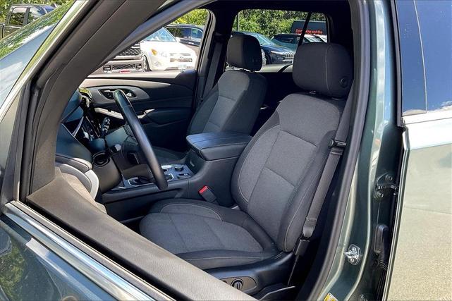 Photo of 2022 Green Chevrolet Traverse
