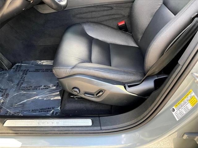 Photo of 2024 Gray Volvo XC60