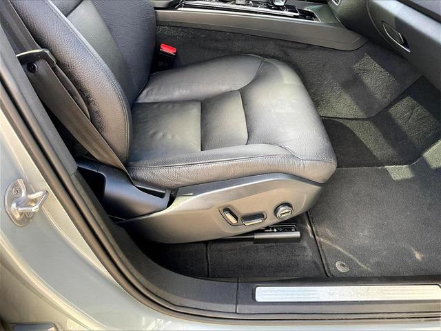 Photo of 2024 Gray Volvo XC60