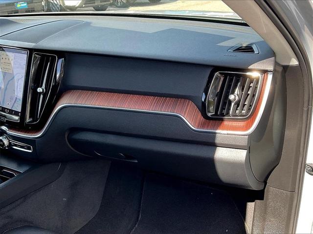 Photo of 2024 Gray Volvo XC60