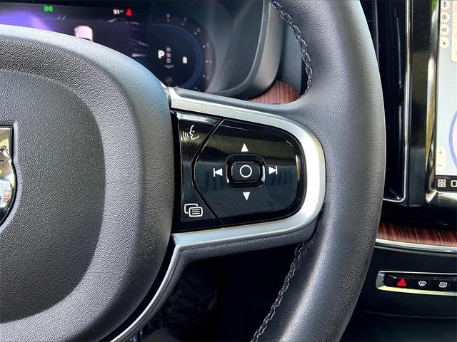 Photo of 2024 Gray Volvo XC60