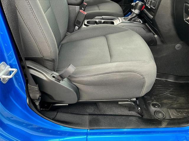 Photo of 2021 Blue Jeep Gladiator