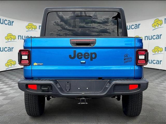 Photo of 2021 Blue Jeep Gladiator