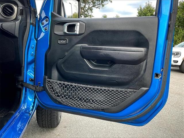 Photo of 2021 Blue Jeep Gladiator