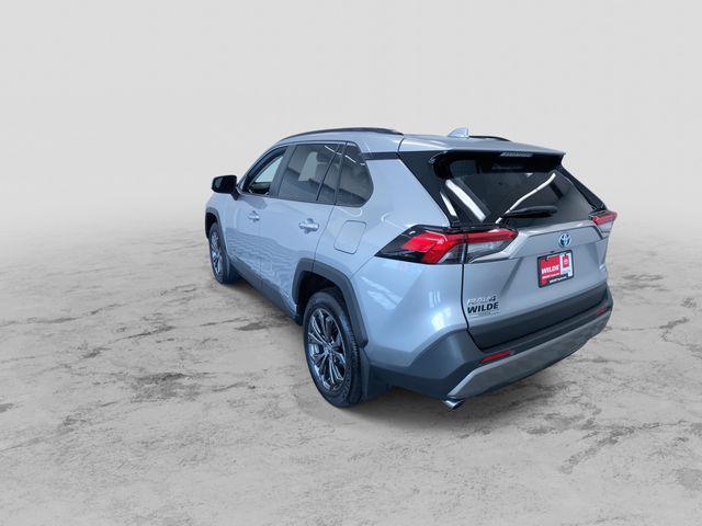 Photo of 2022 Silver Toyota RAV4 Hybrid