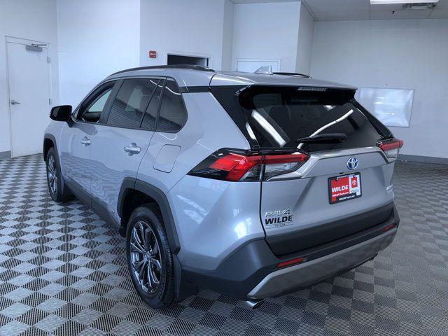 Photo of 2022 Silver Toyota RAV4 Hybrid