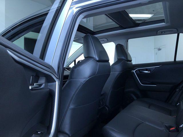 Photo of 2022 Silver Toyota RAV4 Hybrid