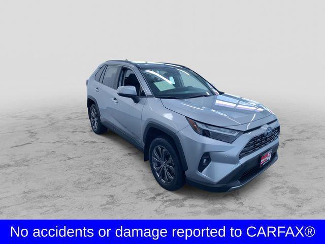 Photo of 2022 Silver Toyota RAV4 Hybrid