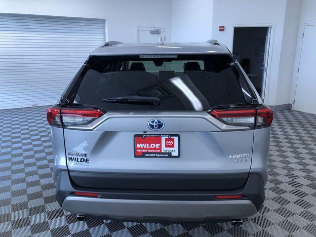Photo of 2022 Silver Toyota RAV4 Hybrid
