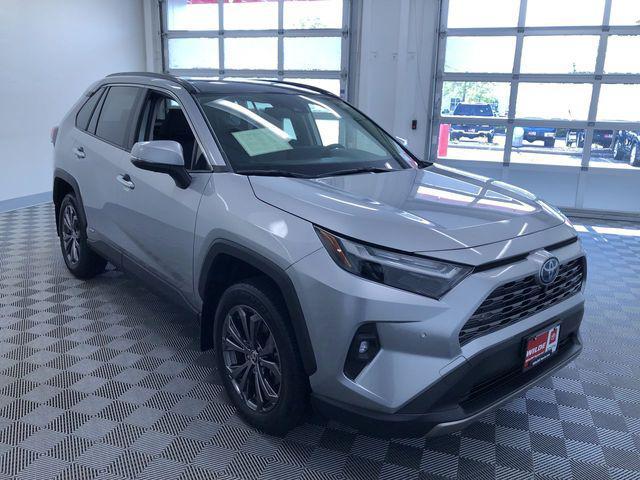 Photo of 2022 Silver Toyota RAV4 Hybrid