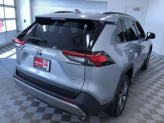 Photo of 2022 Silver Toyota RAV4 Hybrid