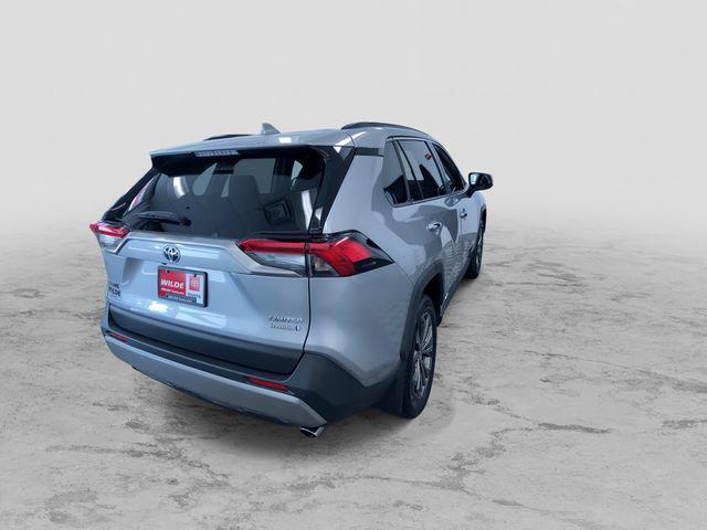 Photo of 2022 Silver Toyota RAV4 Hybrid