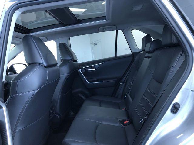 Photo of 2022 Silver Toyota RAV4 Hybrid