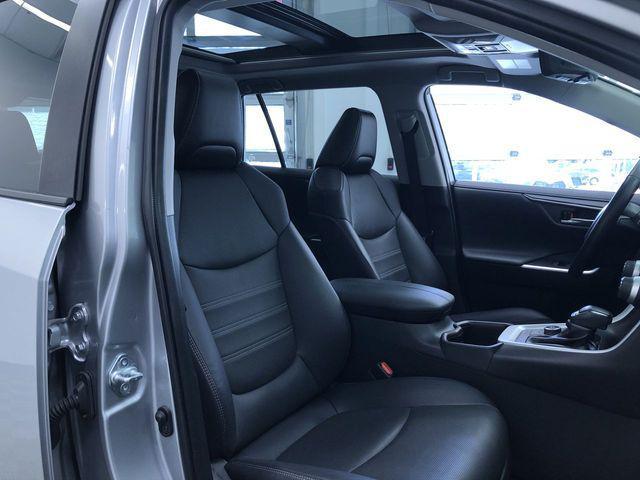 Photo of 2022 Silver Toyota RAV4 Hybrid