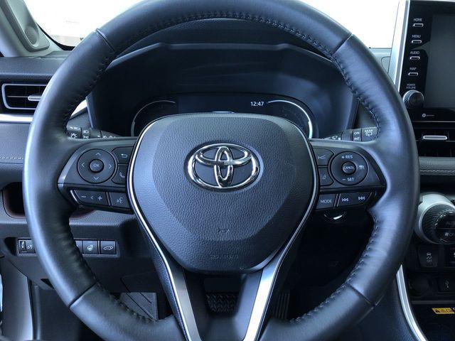 Photo of 2022 Silver Toyota RAV4 Hybrid