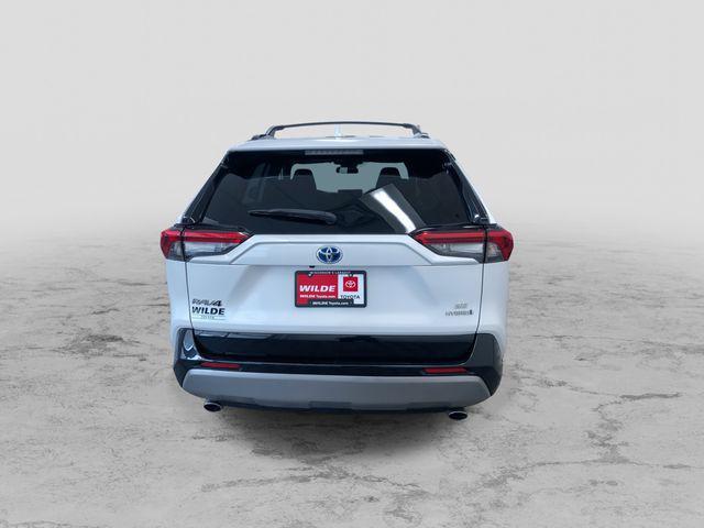 Photo of 2023 White Toyota RAV4 Hybrid