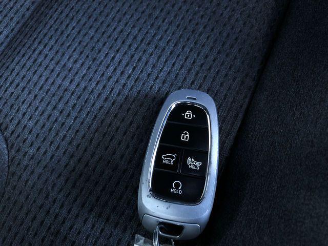Photo of 2023 Shimmering Silver Pearl Hyundai SANTA FE