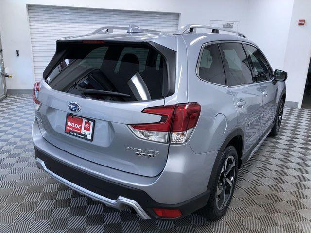 Photo of 2023 Ice Silver Metallic Subaru Forester