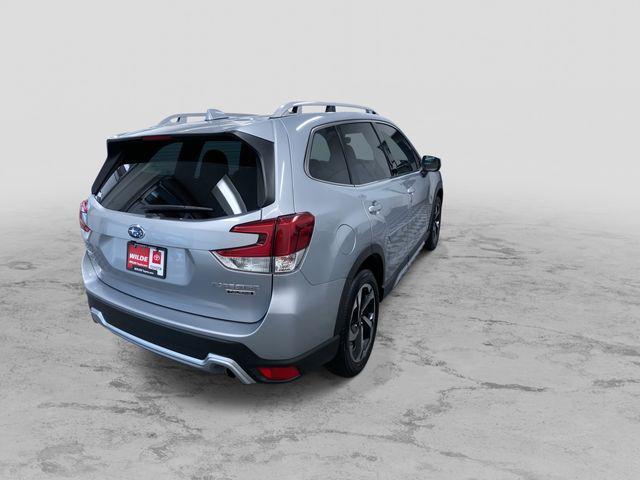 Photo of 2023 Ice Silver Metallic Subaru Forester
