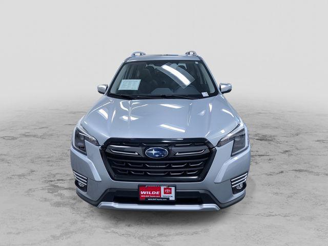Photo of 2023 Ice Silver Metallic Subaru Forester
