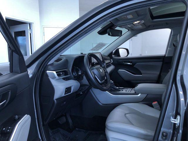 Photo of 2022 Gray Toyota Highlander