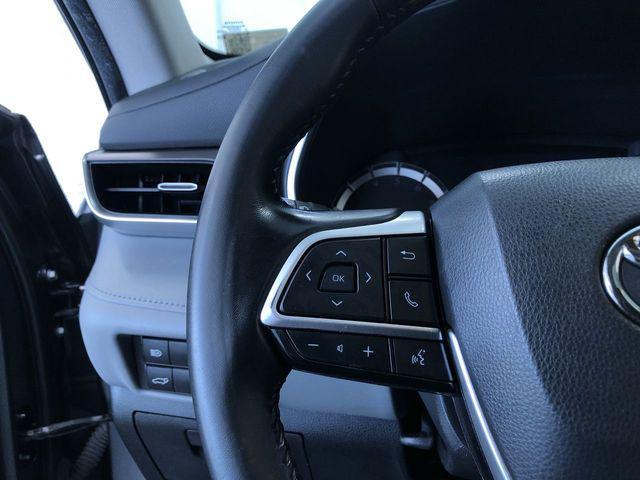 Photo of 2022 Gray Toyota Highlander