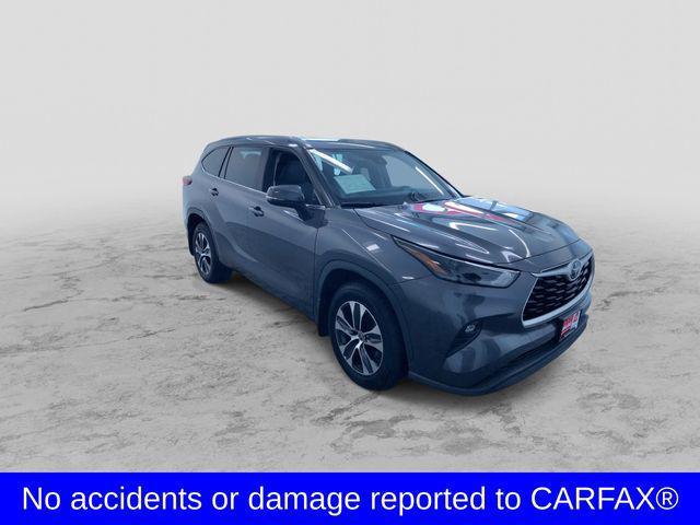 Photo of 2022 Gray Toyota Highlander