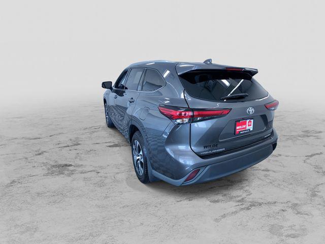 Photo of 2022 Gray Toyota Highlander