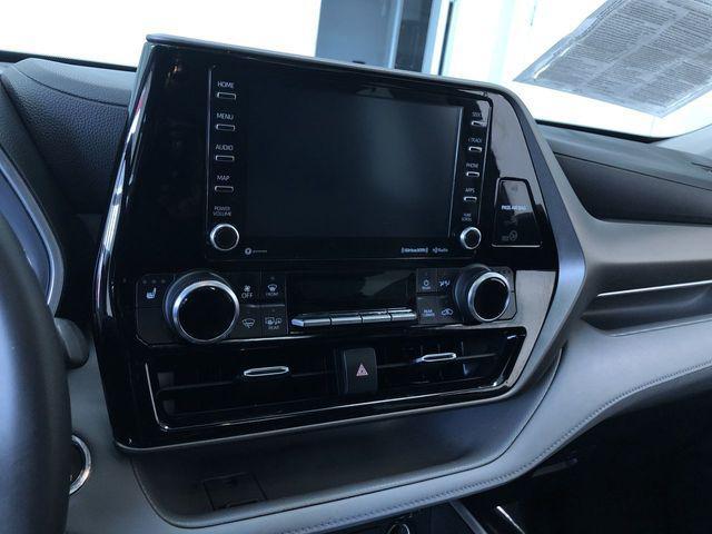 Photo of 2022 Gray Toyota Highlander