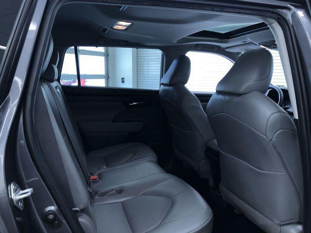 Photo of 2022 Gray Toyota Highlander
