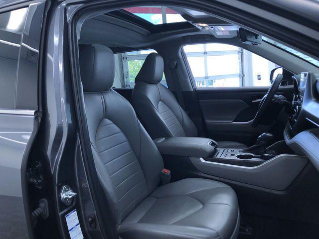 Photo of 2022 Gray Toyota Highlander