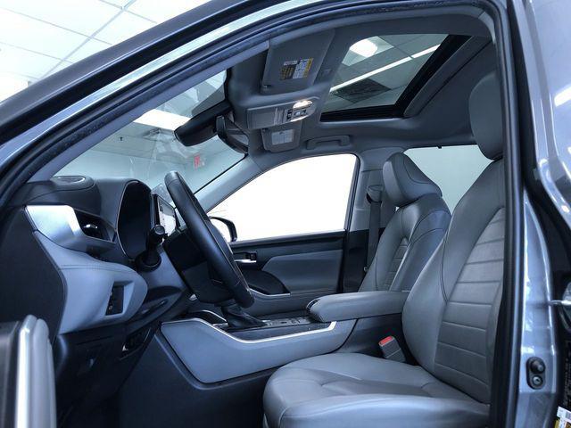 Photo of 2022 Gray Toyota Highlander