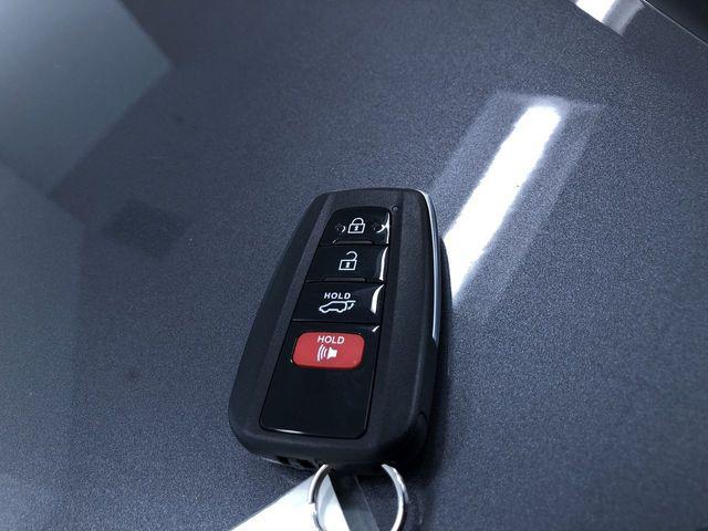 Photo of 2022 Gray Toyota Highlander