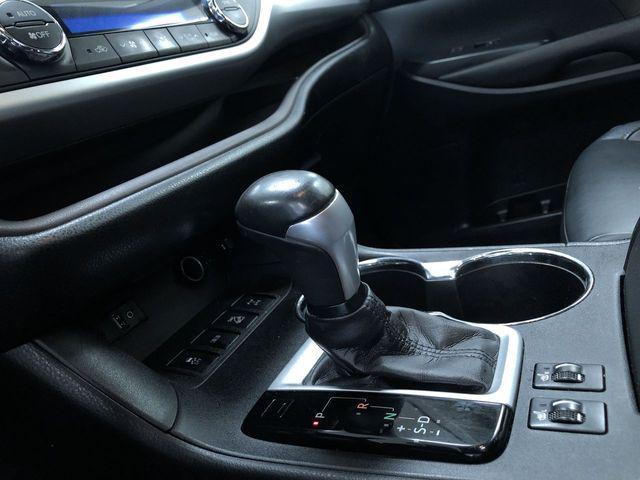 Photo of 2016 Gray Toyota Highlander
