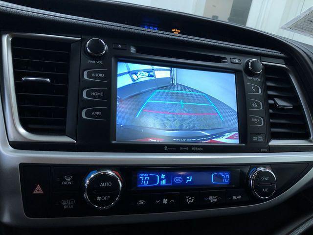 Photo of 2016 Gray Toyota Highlander