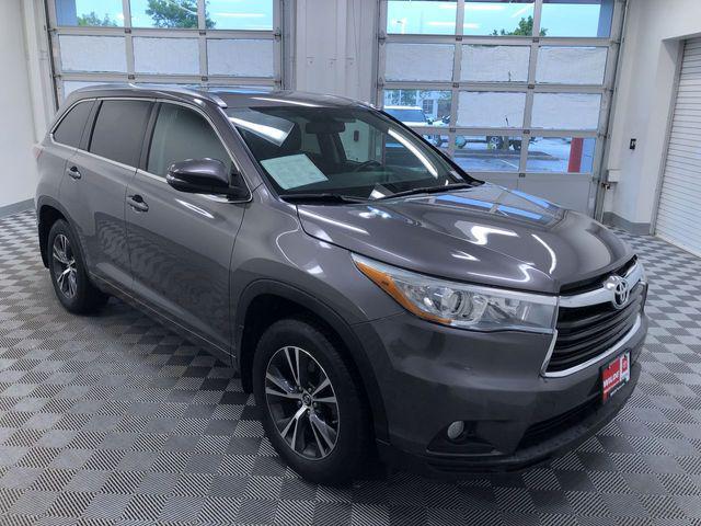 Photo of 2016 Gray Toyota Highlander