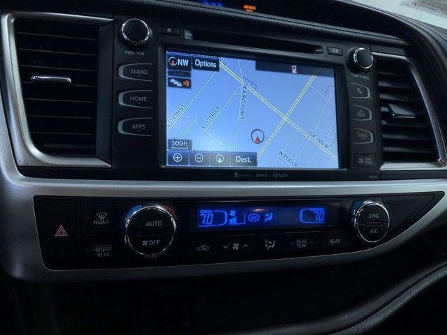 Photo of 2016 Gray Toyota Highlander