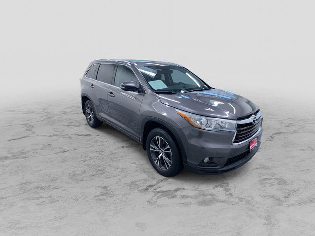 Photo of 2016 Gray Toyota Highlander