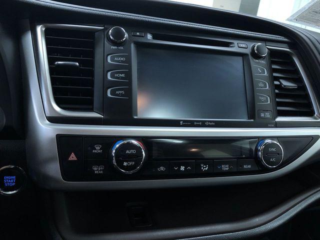 Photo of 2016 Gray Toyota Highlander