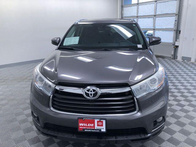 Photo of 2016 Gray Toyota Highlander