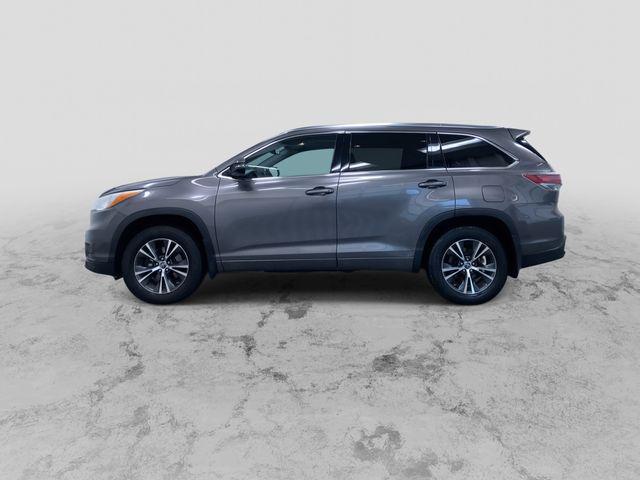 Photo of 2016 Gray Toyota Highlander