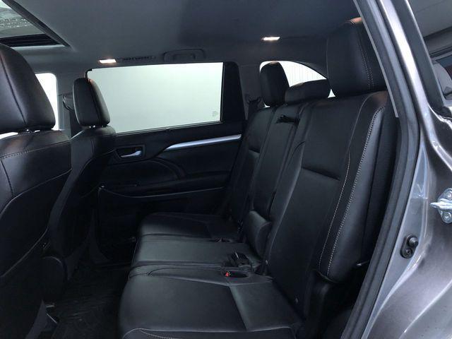 Photo of 2016 Gray Toyota Highlander