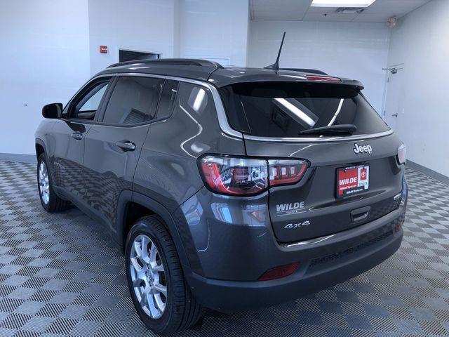 Photo of 2022 Granite Crystal Metallic Clearcoat Jeep Compass