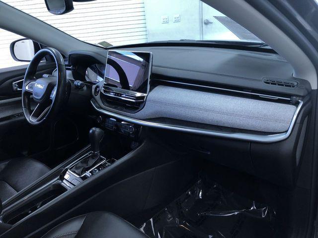 Photo of 2022 Granite Crystal Metallic Clearcoat Jeep Compass