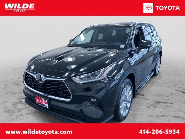 Photo of 2024 Black Toyota Highlander